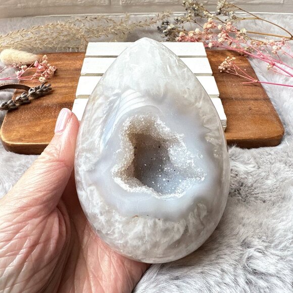 Gorgeous Large Agate with Druzy Egg Carving - Picture 1 of 6